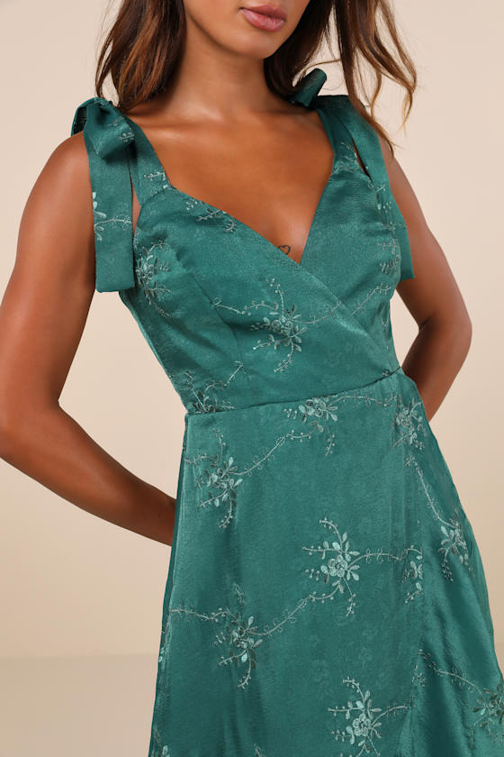 Elegant Direction Green Embroidered Ruffled Tie-Strap Midi Dress