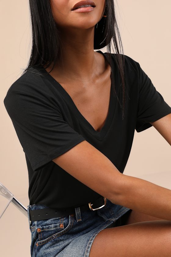 Adyn Black V-Neck Short Sleeve Tee