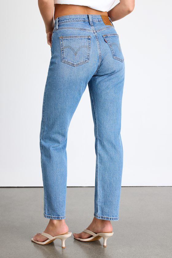 501 Curve Medium Wash Straight Leg Jeans