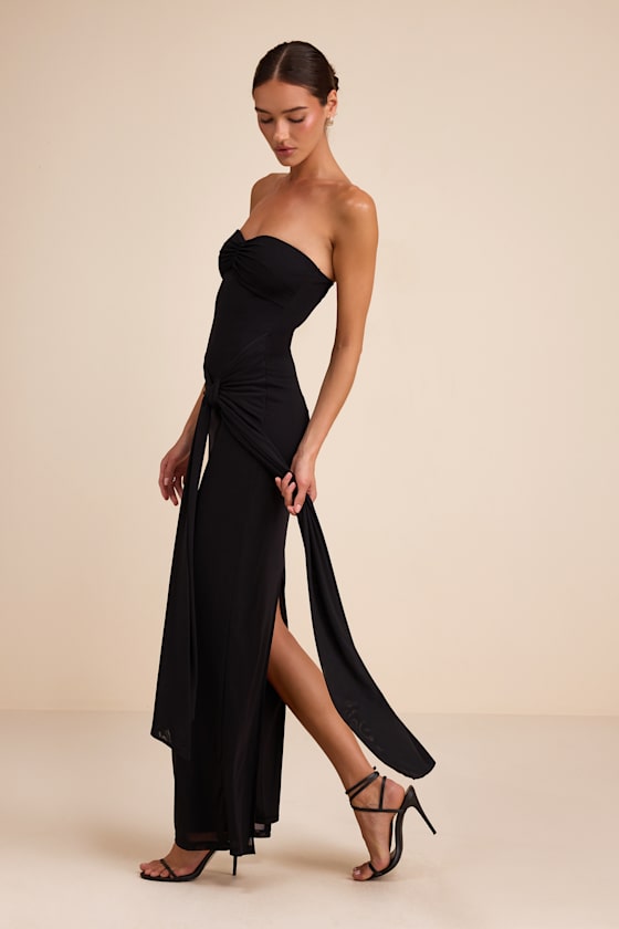 Kaisla Black Knotted Strapless Mermaid Maxi Dress