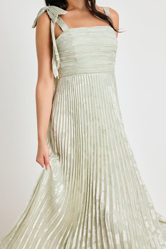 Cahlia Sage Floral Burnout Pleated Maxi Dress