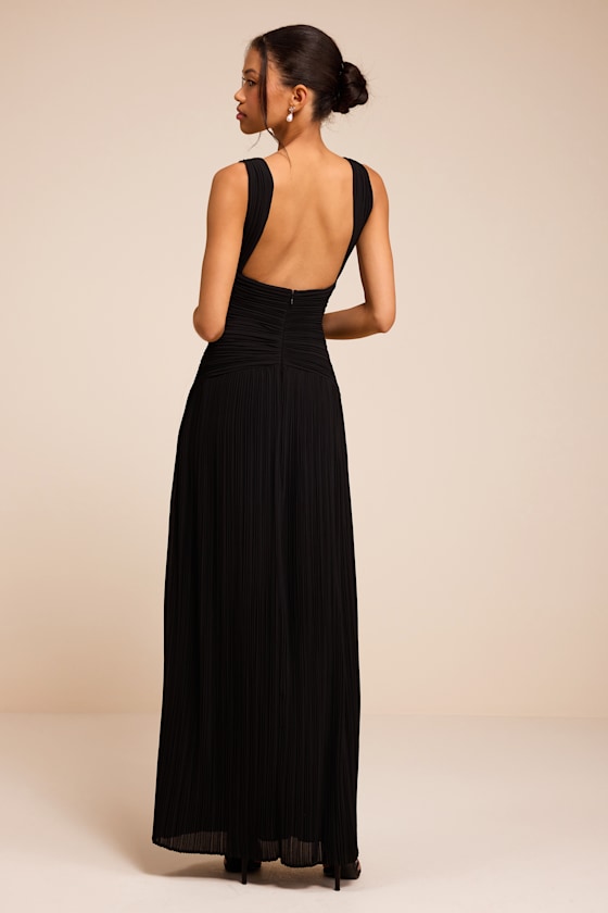 Kelina Black Pleated Drop Waist Maxi Dress