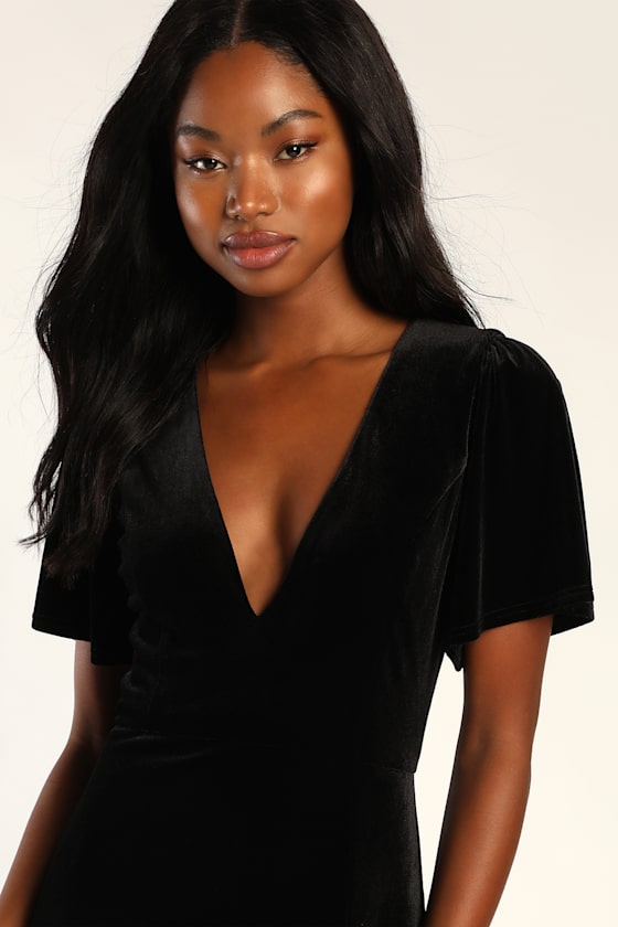 Elegant Evenings Black Velvet Flutter Sleeve Trumpet Maxi Dress